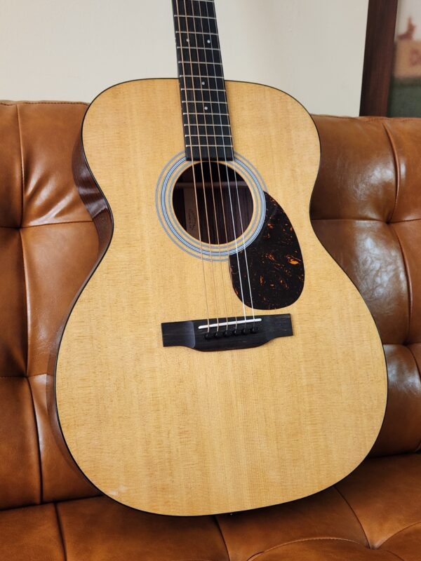Martin OM-21 w/case