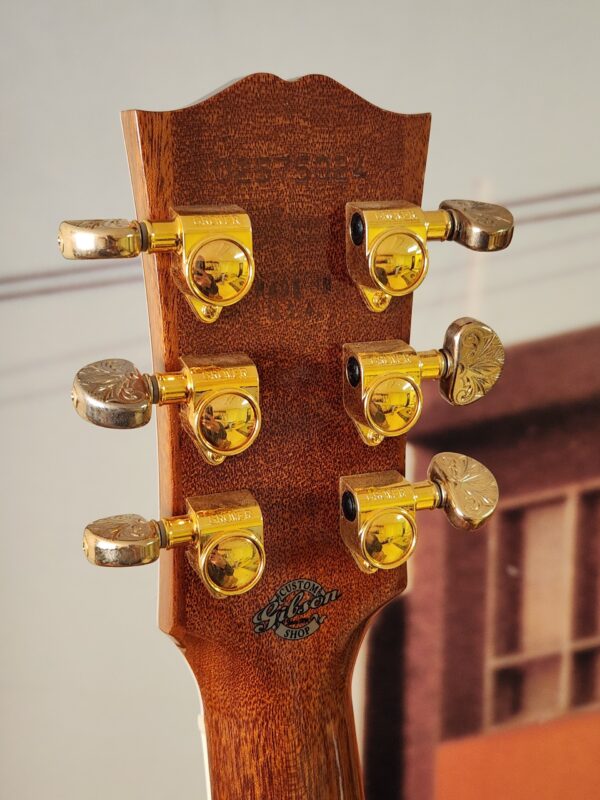 Gibson J-45 "Vine" Custom Shop w/case Consignment - Image 4