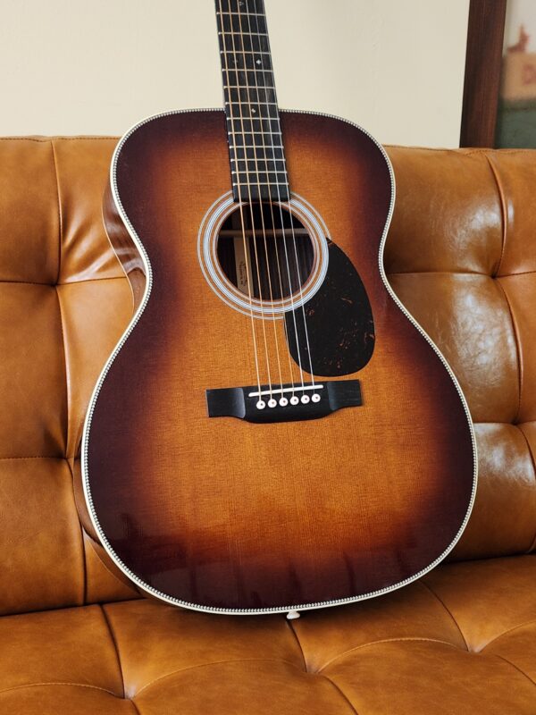 Martin OM28 Ambertone w/case