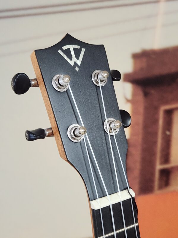 Twisted Wood Switchback Concert w/pickup Ukulele - Image 3