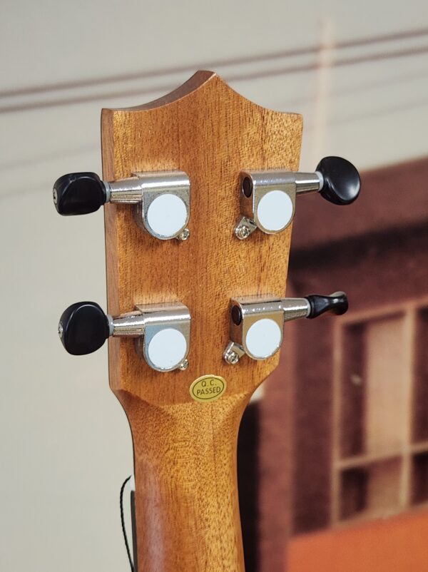 Twisted Wood Switchback Concert w/pickup Ukulele - Image 4