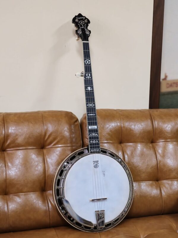 Deering Golden Wreath 5 String Banjo w/case Consignment