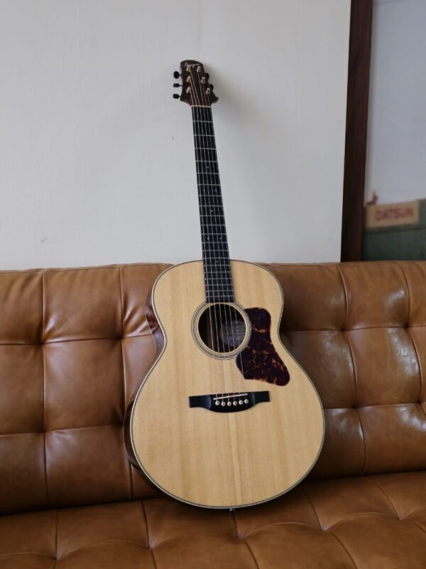 Bourgeois Small Jumbo Custom w/case Consignment