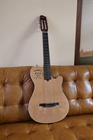 Godin Multiac Grand Concert Deluxe w/bag Consignment