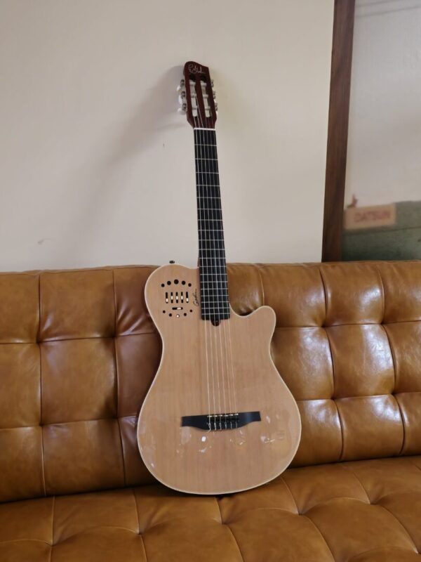 Godin Multiac Grand Concert Deluxe w/bag Consignment