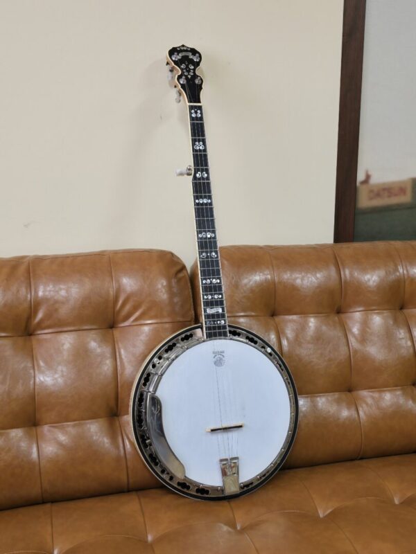 Calico 5 String Banjo w/styro case Consignment