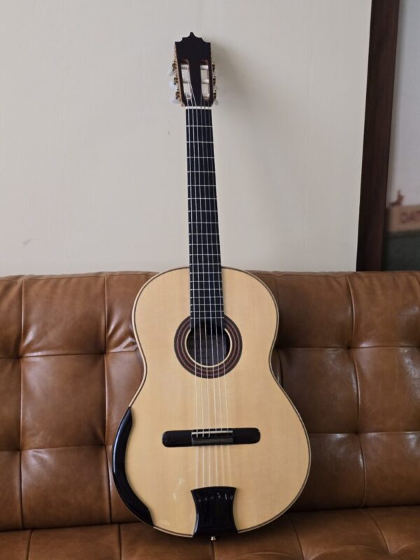 Bellucci Nylon String Classical Guitar w/case Consignment